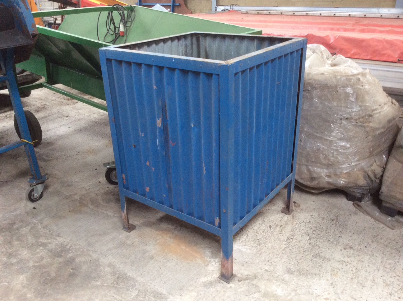 MJF Adas potting table - Image 2